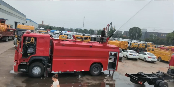 Camion de pulvérisation 10000L de l'eau à haute pression de lutte contre l'incendie de Sinotruk HOWO
