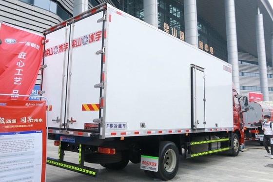 FAW Jiefang J6L a frigorifié Tipper Dump Truck 240hp 4X2 6.8m