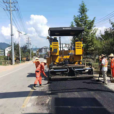 machines Asphalt Pavers GYA6000L de génie civil de 93kw 6m