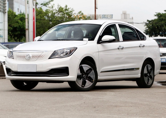 berline AEOLUS E70 de voitures électriques de Dongfeng de long terme de 120kw 230NM