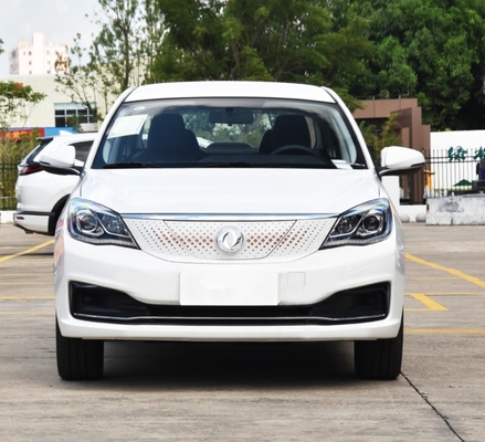 berline AEOLUS E70 de voitures électriques de Dongfeng de long terme de 120kw 230NM