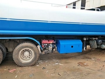 10 euro utilisé 3 du camion de réservoir d'eau de carburant diesel de mètre cube 173HP