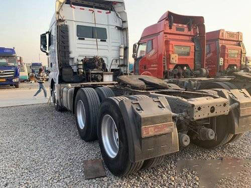 Sinotruk Sitrak C7H a utilisé la boîte de vitesse résistante du moteur ZF d'HOMME des camions 540HP 6*4