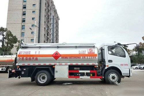 Duolika D6 a utilisé le camion résistant de réservoir de carburant de l'euro 5 des camions 140HP