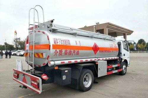 Duolika D6 a utilisé le camion résistant de réservoir de carburant de l'euro 5 des camions 140HP