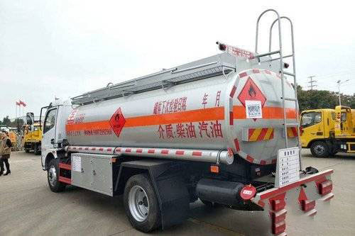 Duolika D6 a utilisé le camion résistant de réservoir de carburant de l'euro 5 des camions 140HP
