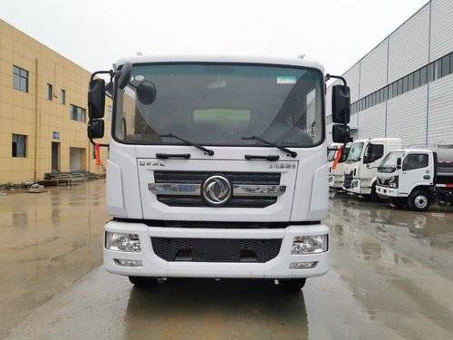Dongfeng Duolika D9 a utilisé le camion de réservoir d'eau