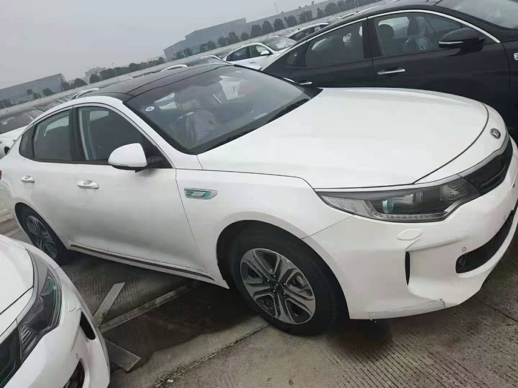 Vitesse hybride de Kia K5 2.0L GLS 6 à la voiture de taille moyenne utilisée par berline 115kw