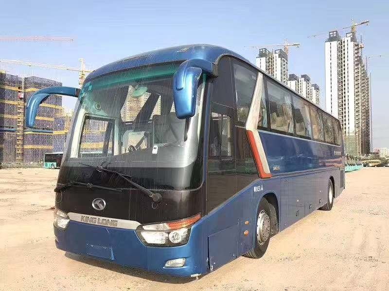 Kinglong 51 Seater a employé l'euro 4 de l'autobus YC6L330-42 233kw de passager